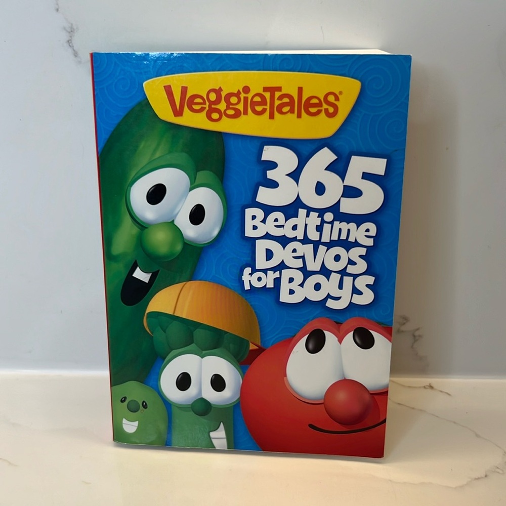 VeggieTales 365 Bedtime Devotions for Boys